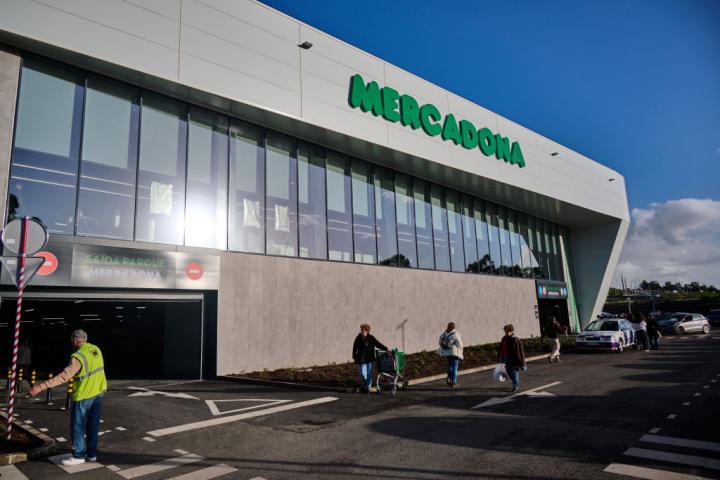 Exterior de un supermercado de Mercadona en Lisboa.