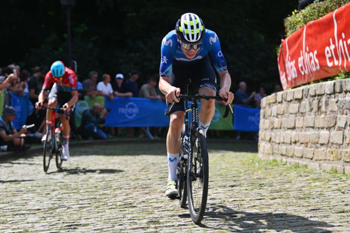 Iván Romeo, subiendo el mítico 'Kapelmuur' en el reciente Renewi Tour