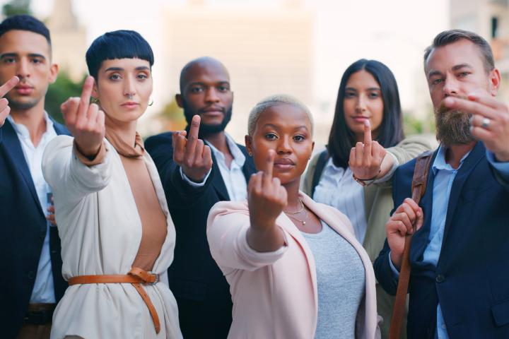 Llamar "caradura", "desgraciado" o "cáncer de la empresa" a tus compañeros no implica el despido procedente