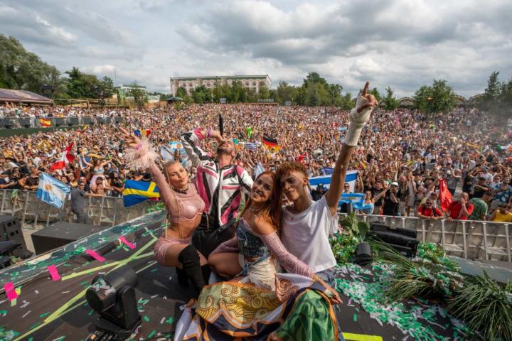 Plena celebración de una de las muchas fiestas Bresh