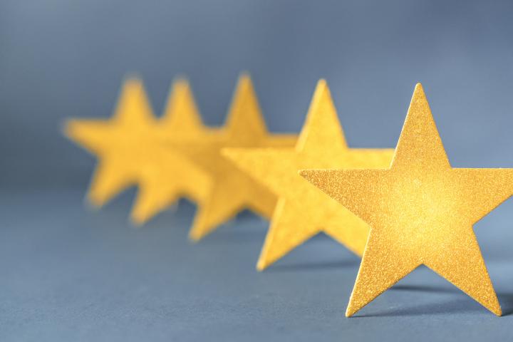 Ilustración de cinco estrellas.