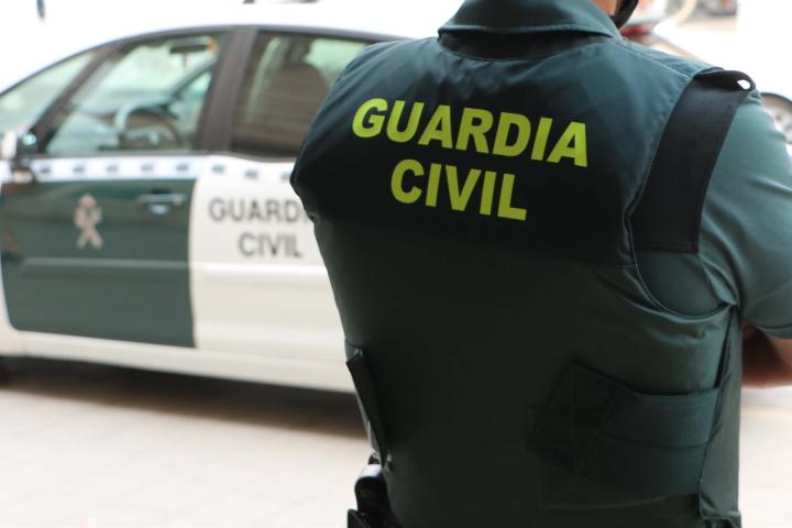 Un agente de la Guardia Civil