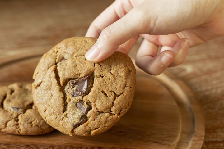 Un plato de galletas.