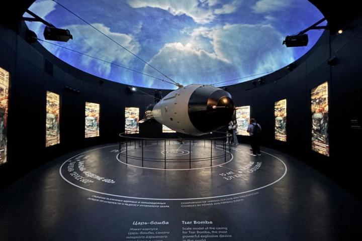 Reproducción de la bomba atómica Zar, con un poder explosivo sin precedentes, en el Museo Atómico de Moscúa.