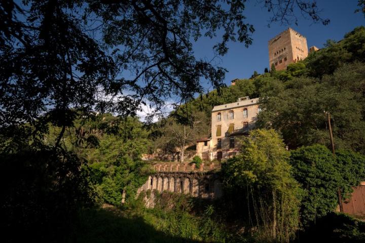 Vista de la Alhambra desde la Carrera del Darro en Granada