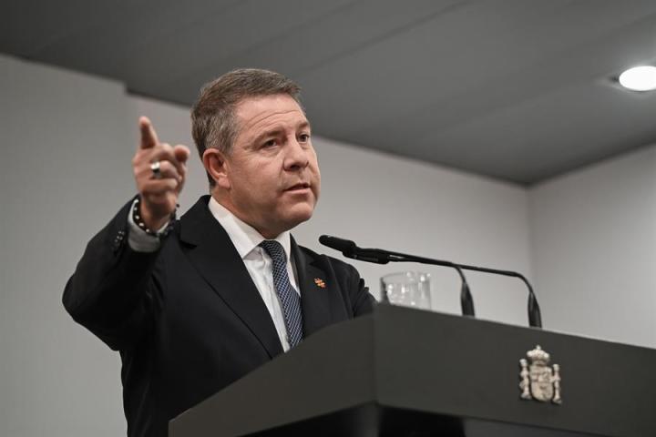 Emiliano García Page durante la rueda de prensa posterior a su reunión con Pedro Sánchez.