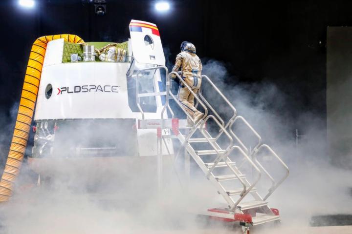 Demostración práctica del programa Más allá (Beyond) de PLD Space en el acto en el que se dieron a conocer los planes de la compañía aeroespacial española para la próxima década, como el cohete Miura-5.