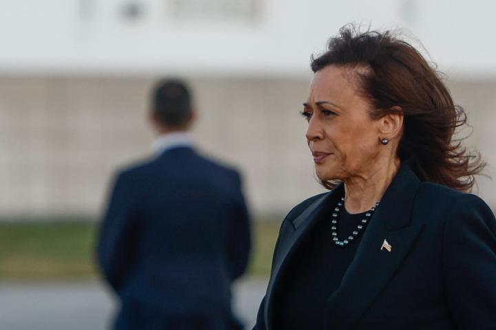 Kamala Harris aterriza en Nueva York para asistir a un acto de campaña.