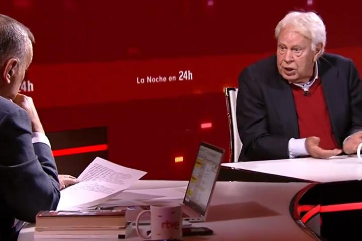 El expresidente del Gobierno Felipe González, durante un momento de la entrevista en La Noche en 24 Horas.