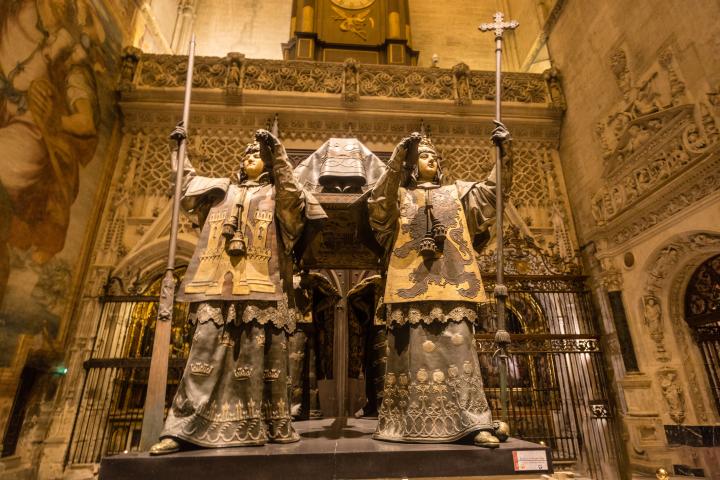 Tumba de Cristóbal Colón en la Catedral de Sevilla.