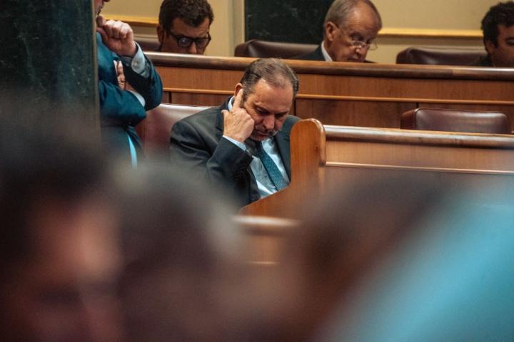 José Luis Ábalos, meditabundo en el Congreso