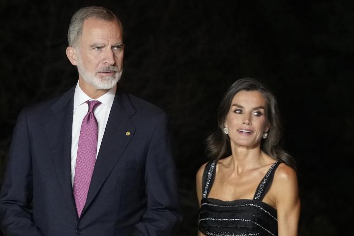 Los reyes Felipe y Letizia este martes en la entrega de los Premios Planeta en Barcelona.