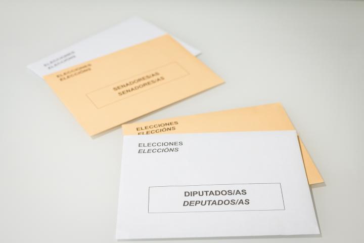 Imagen de archivo de los sobres para unas elecciones generales en España.