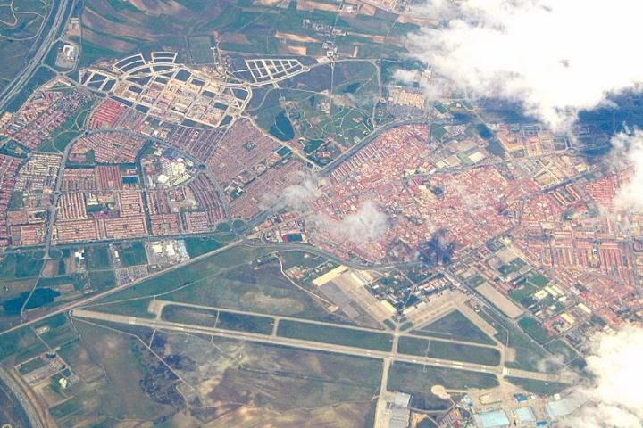 Vista aérea de Getafe y de su Base Aérea