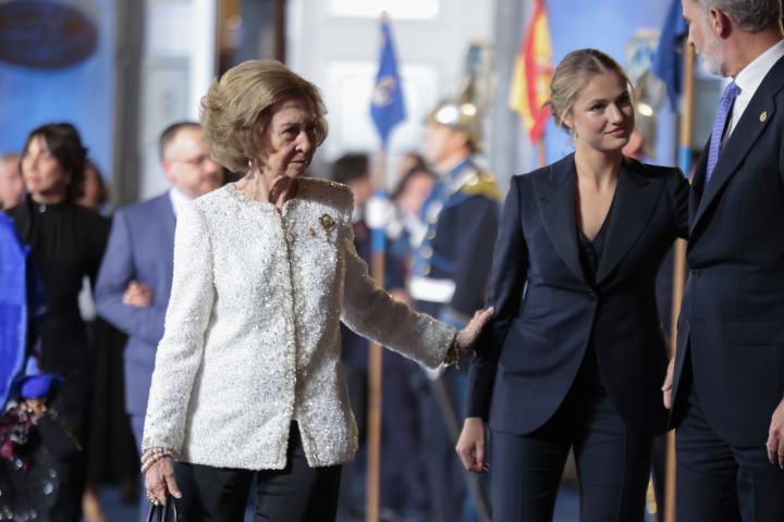Llegada de la reina Sofía, la princesa Leonor y Felipe VI a los Premios Princesa de Asturias.