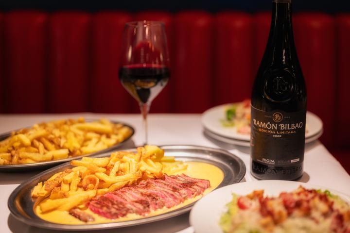 Cena y concierto en directo los jueves en el Museo Chicote