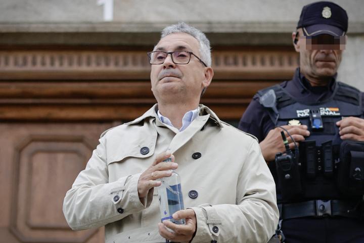 Maxsoud Luiz, padre del joven brasileño Samuel Luiz, a su salida este lunes a la Audiencia Provincial donde ha declarado como testigo, este lunes, en A Coruña.