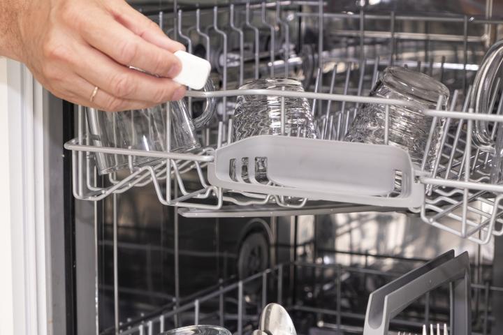 Imagen de archivo de una pastilla de lavavajillas.