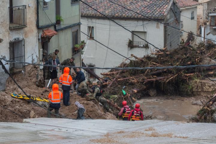 Los servicios de emergencias trabajando en Letur (Albacete)