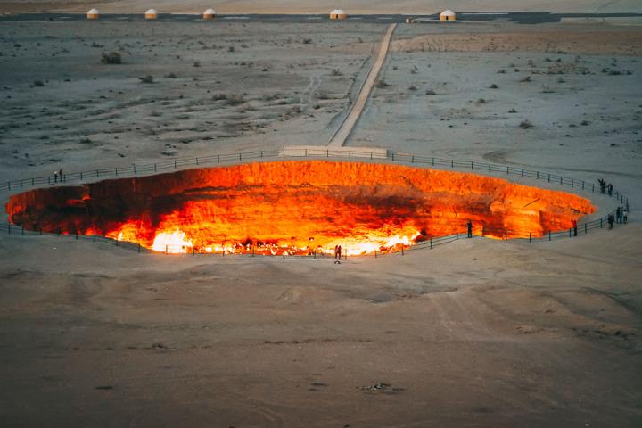 El pozo de Darvazá de Turkmenistán, más conocido como la Puerta del Infierno