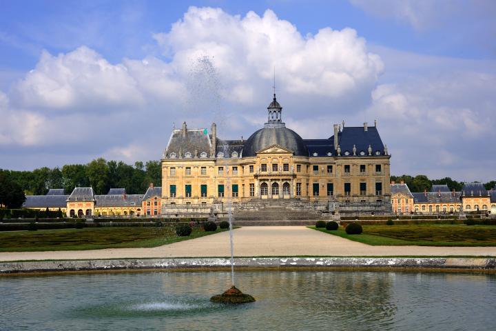 Vista del exterior del castillo de Vaux-le-Vicomte, al sur de París.