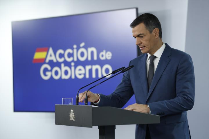 El presidente del Gobierno, Pedro Sánchez da una rueda de prensa tras el Consejo de Ministros celebrado en el palacio de La Moncloa en Madrid este martes.