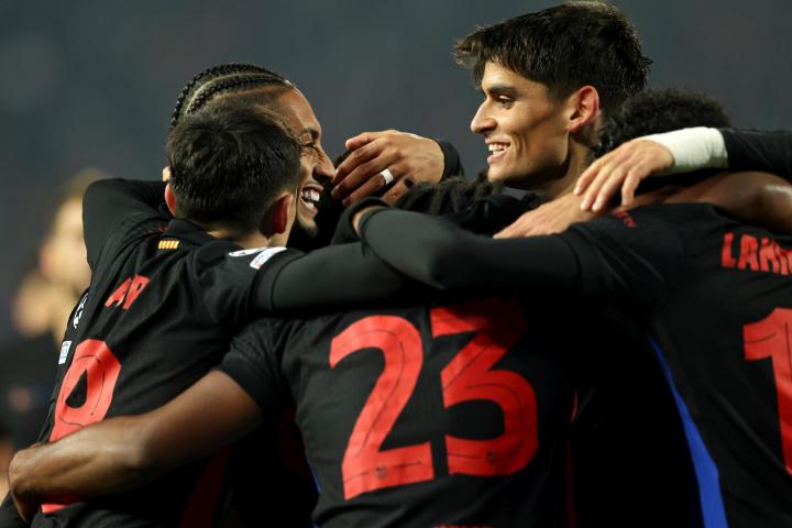 Los jugadores del FC Barcelona celebran en Belgrado uno de los goles frente al Estrella Roja