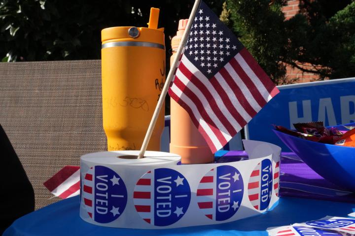 Pegatinas electorales en Doylestown durante la jornada de votación