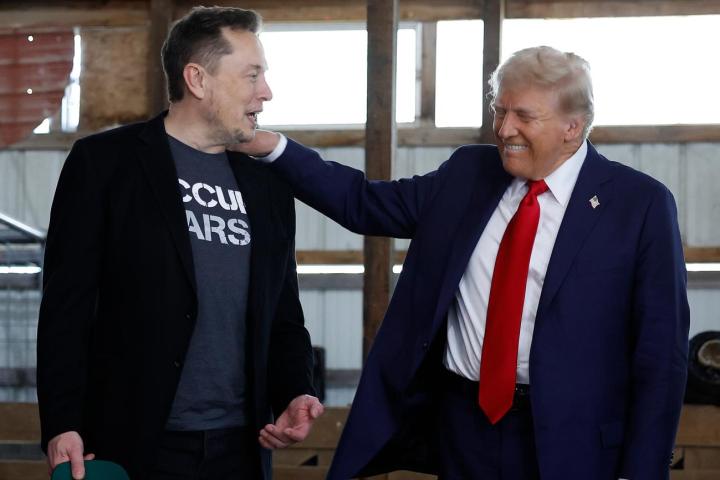 Imagen de archivo del magnate Elon Musk junto al presidente electo de EEUU, Donald Trump.