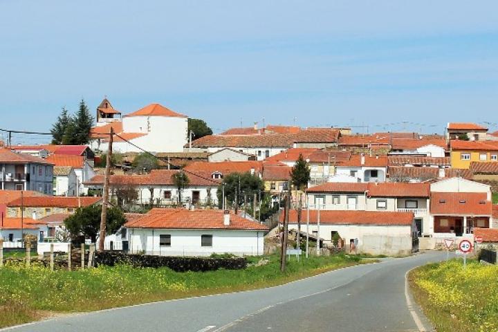 Vista de la entrada de Pedrosillo de los Aires