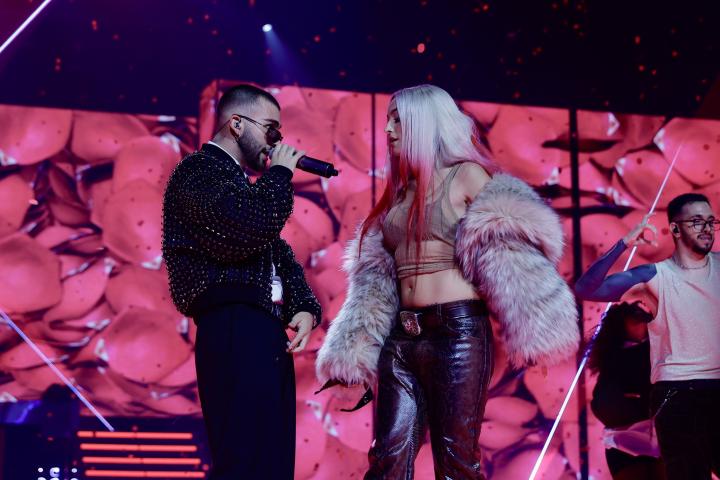 Manue Turizo y Lola Índigo protagonizaron la actuación con la que se puso punto y final a la gala.