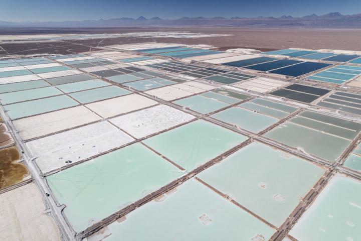 Campos de extracción y tratamiento de litio, en una imagen de archivo