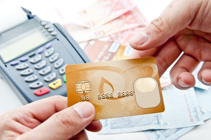 Tarjeta de crédito para pagar.