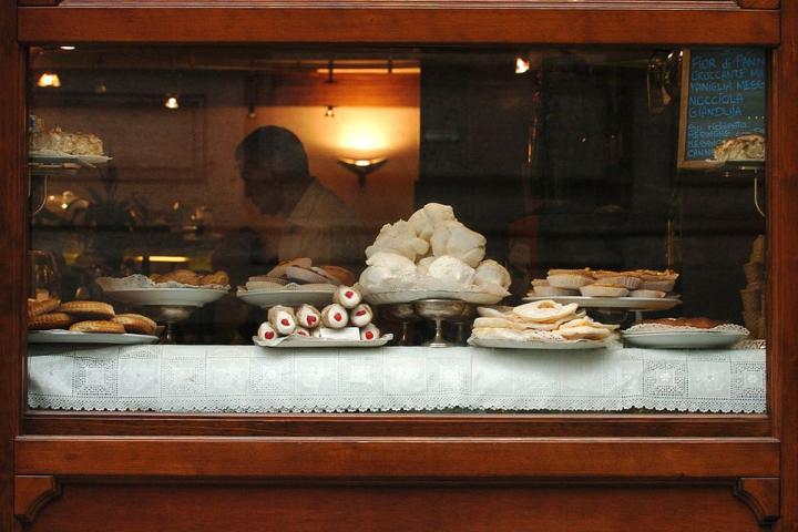 Escaparate de una pastelería en Turín.