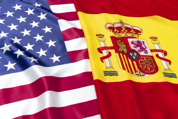 Banderas de España y Estados Unidos.