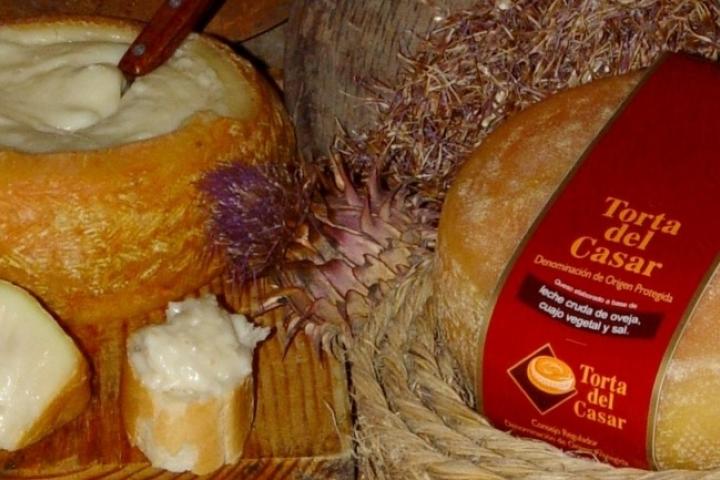 La torta del Casar con denominación de origen protegida.