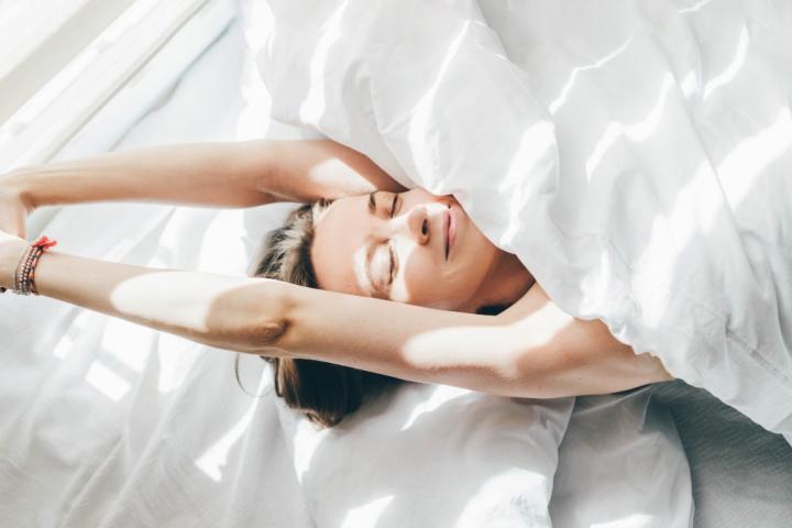 Beneficios de irse a dormir según un estudio de Stanford