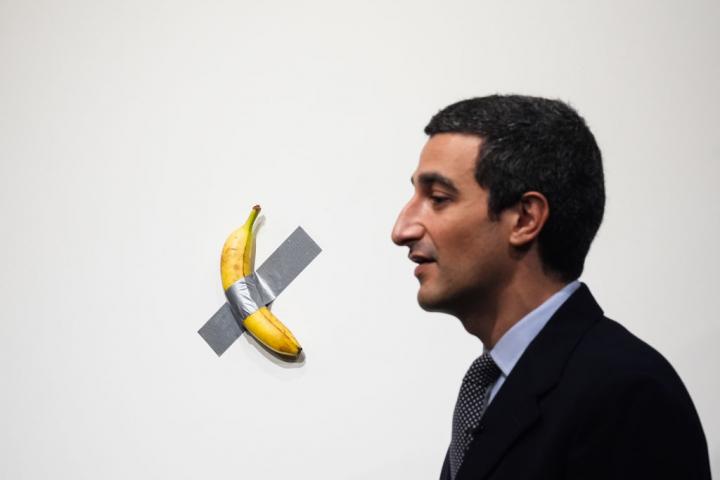 La obra 'Comedian' de Maurizio Cattelan, la banana más cara del mundo.