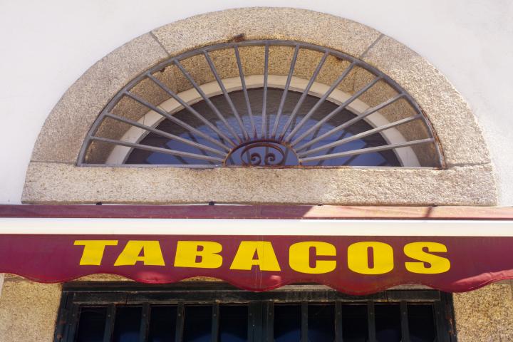 Letrero de un estanco en Pontevedra.
