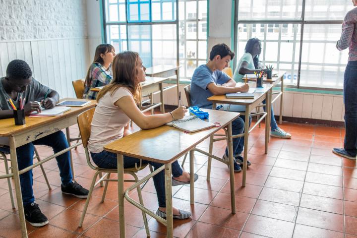 Estudiantes en una clase, en una imagen de archivo