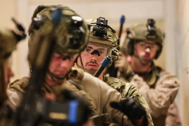 Marines de Reino Unido en pleno entrenamiento