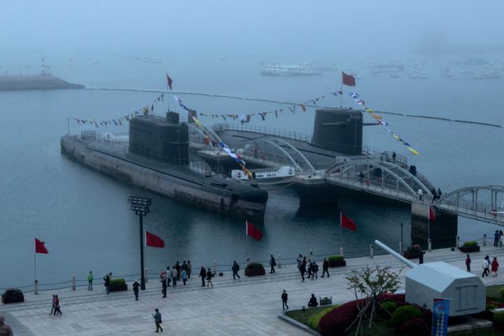 Un submarino militar fuera de servicio en el Museo Naval de China.