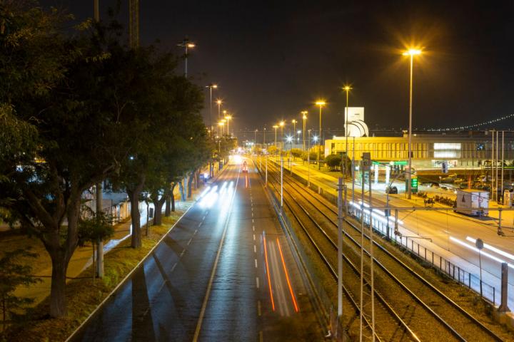 Carretera en Lisboa por la noche