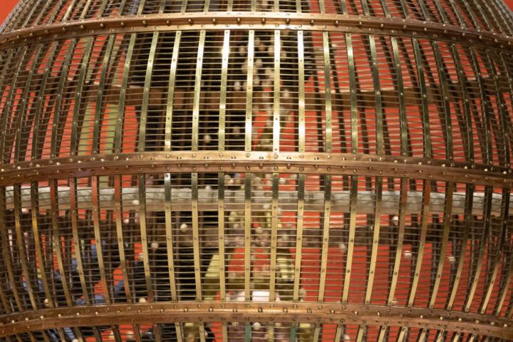 El bombo que alberga los 100.000 números del Sorteo Extraordinario de Lotería de Navidad