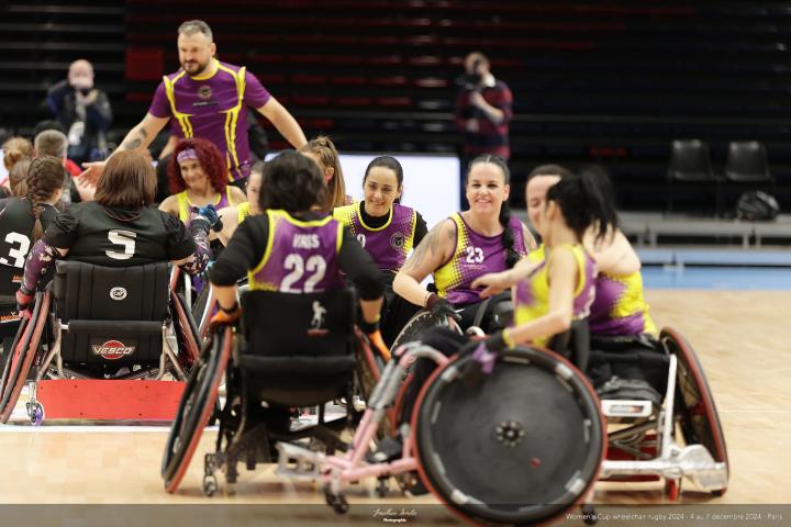 Las jugadoras celebran su victoria en el último partido