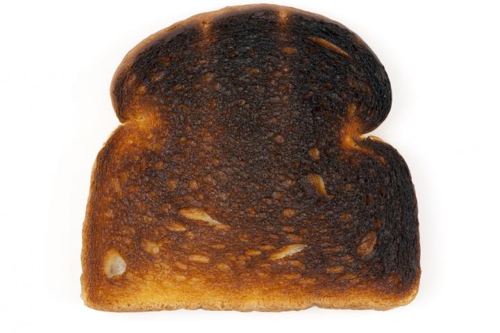 Imagen de archivo de una tostada quemada.