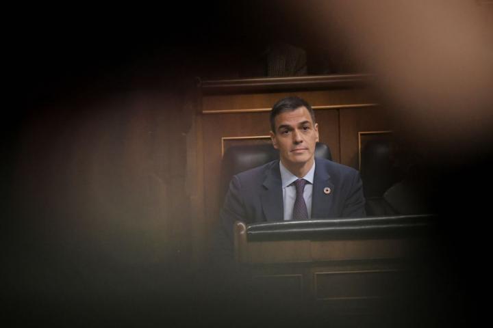 Pedro Sánchez, pensativo en el Congreso