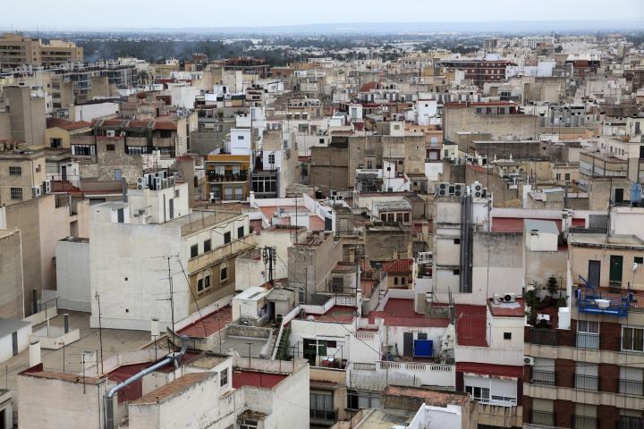 Vista aérea de Elche (Alicante), donde se ha vendido el primer premio de la Lotería Nacional del sábado 14 de diciembre.