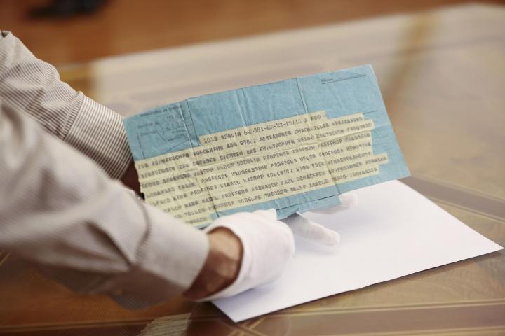 Albert Einstein envió un telegrama de apoyo a Miguel de Unamuno como expresión de afecto y desagravio por el destierro y exilio que el pensador español sufrió en Fuerteventura, París y Hendaya entre 1924 y 1930, un documento hallado en el fondo que custodia la Universidad de Salamanca.