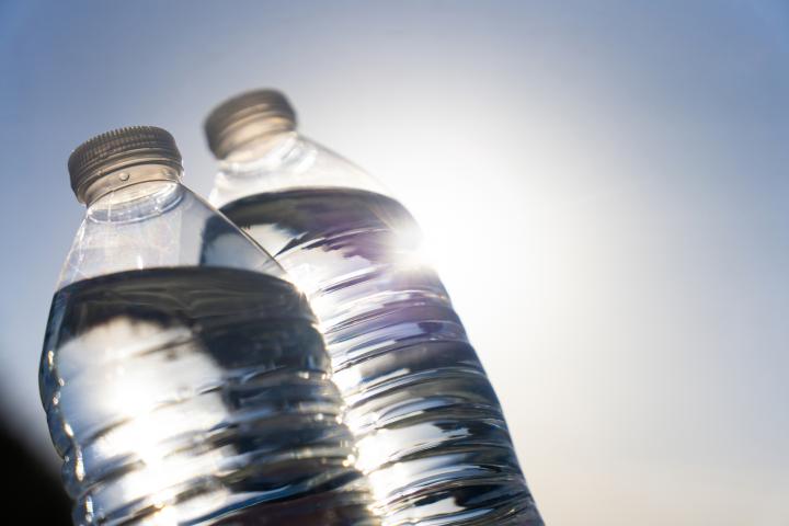 Imagen de archivo de unas botellas de agua.